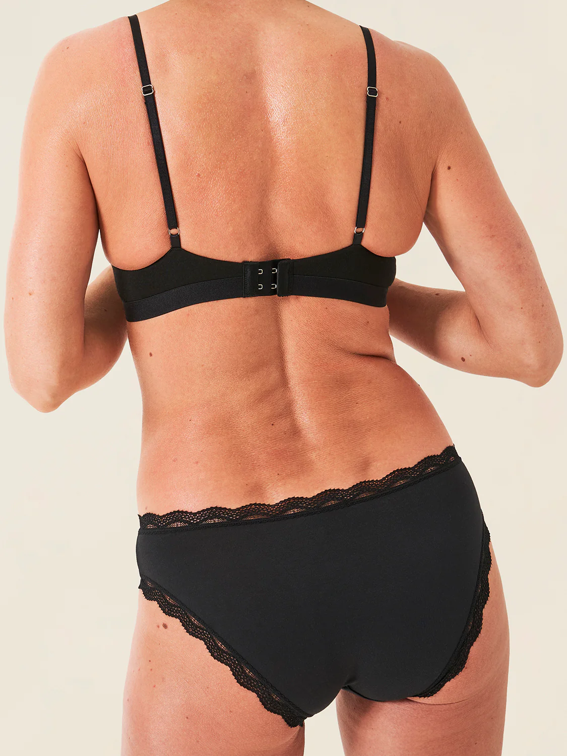 Smooth Sculpt Padded Bra - Black - Image 12